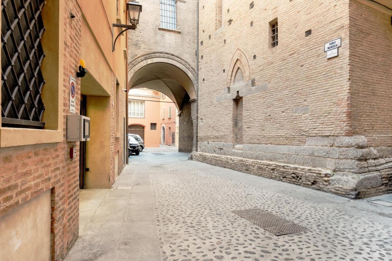 Lo Scrigno Delle 2 Torri! Nel Cuore Del Centro, Vicino A Via Rizzoli Bolonha Exterior foto