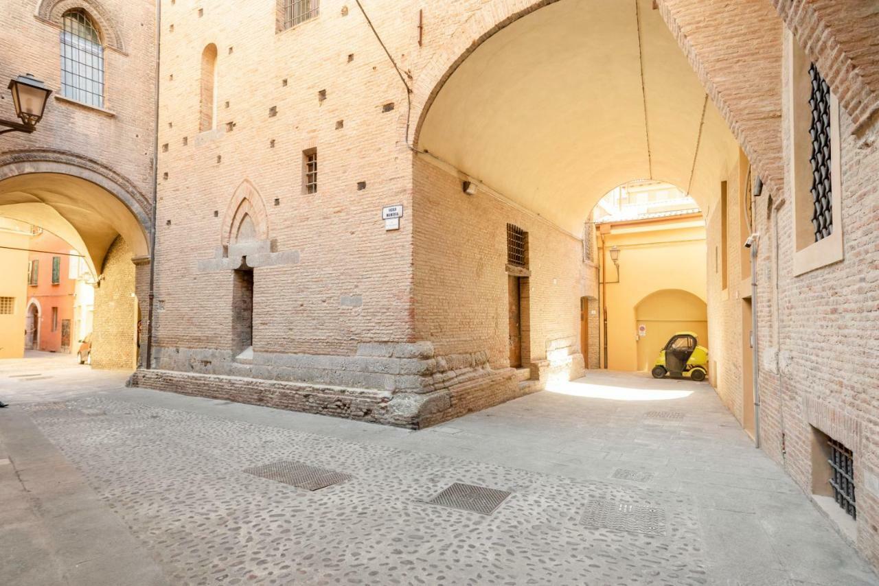 Lo Scrigno Delle 2 Torri! Nel Cuore Del Centro, Vicino A Via Rizzoli Bolonha Exterior foto