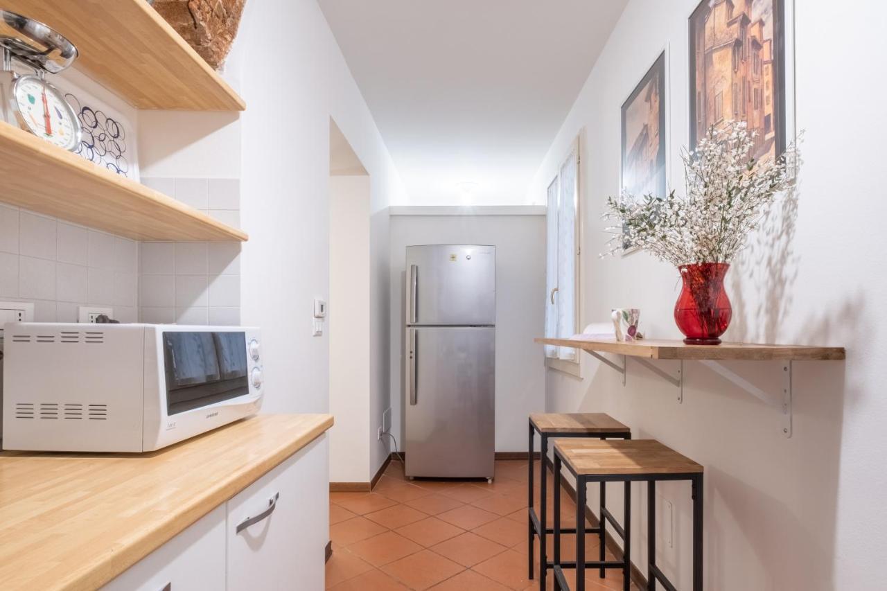 Lo Scrigno Delle 2 Torri! Nel Cuore Del Centro, Vicino A Via Rizzoli Bolonha Exterior foto